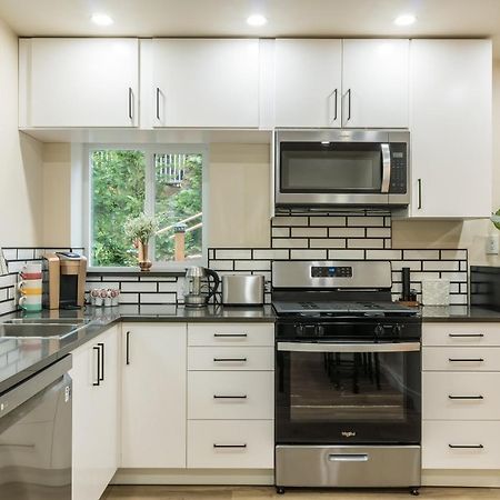 Beautiful Place With A Great Location, Free Parking, Wifi & Large Tv. Federal Way Esterno foto